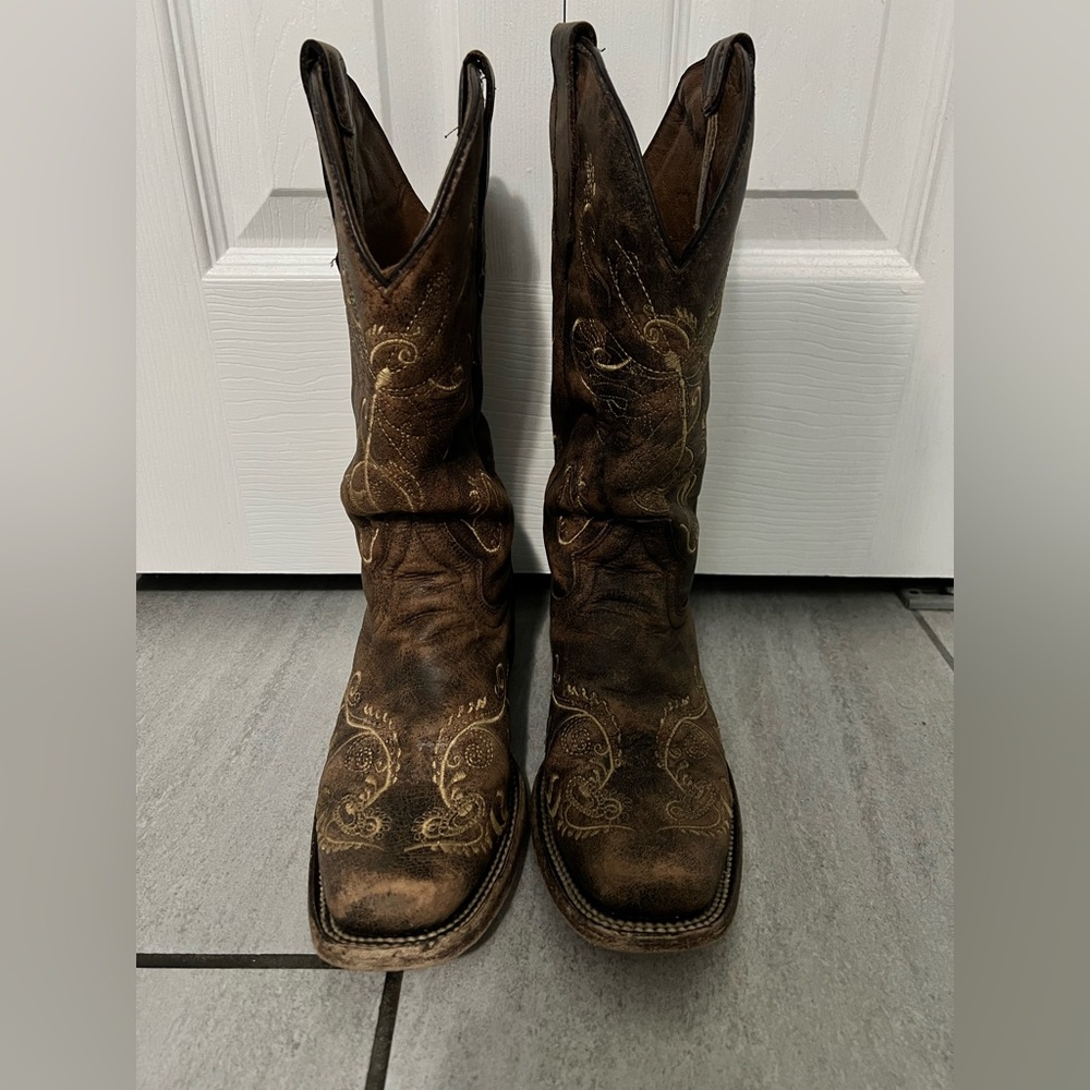 Circle G Brown Embroidered Leather Heeled Cowboy Boots
